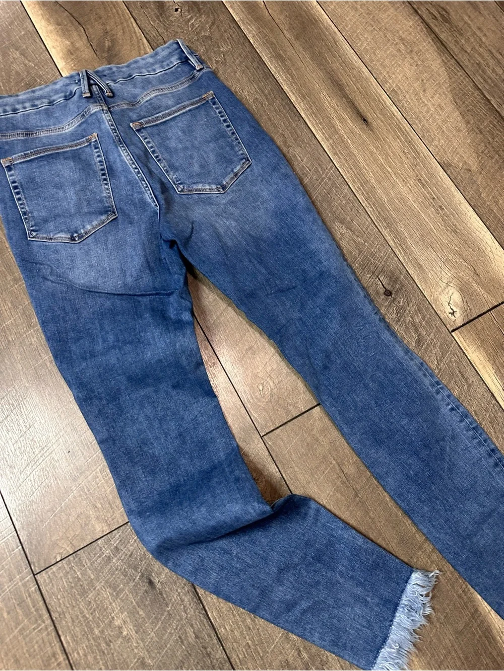 Good American Good Legs Raw Hem Ankle Skinny Jeans - Picture 7 of 8